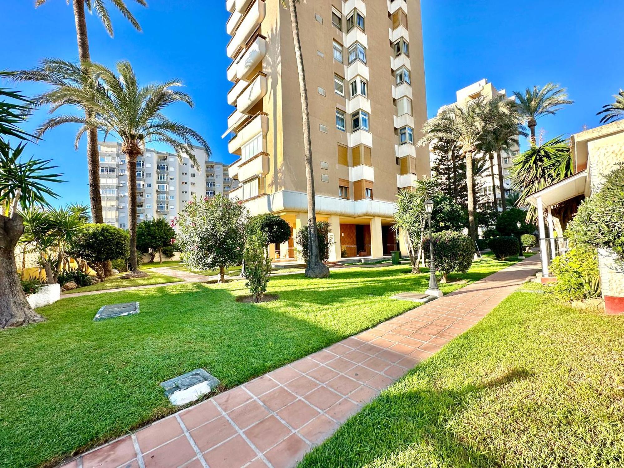 Gorgeous Apartment At The Sea In La Carihuela! Torremolinos Exterior photo
